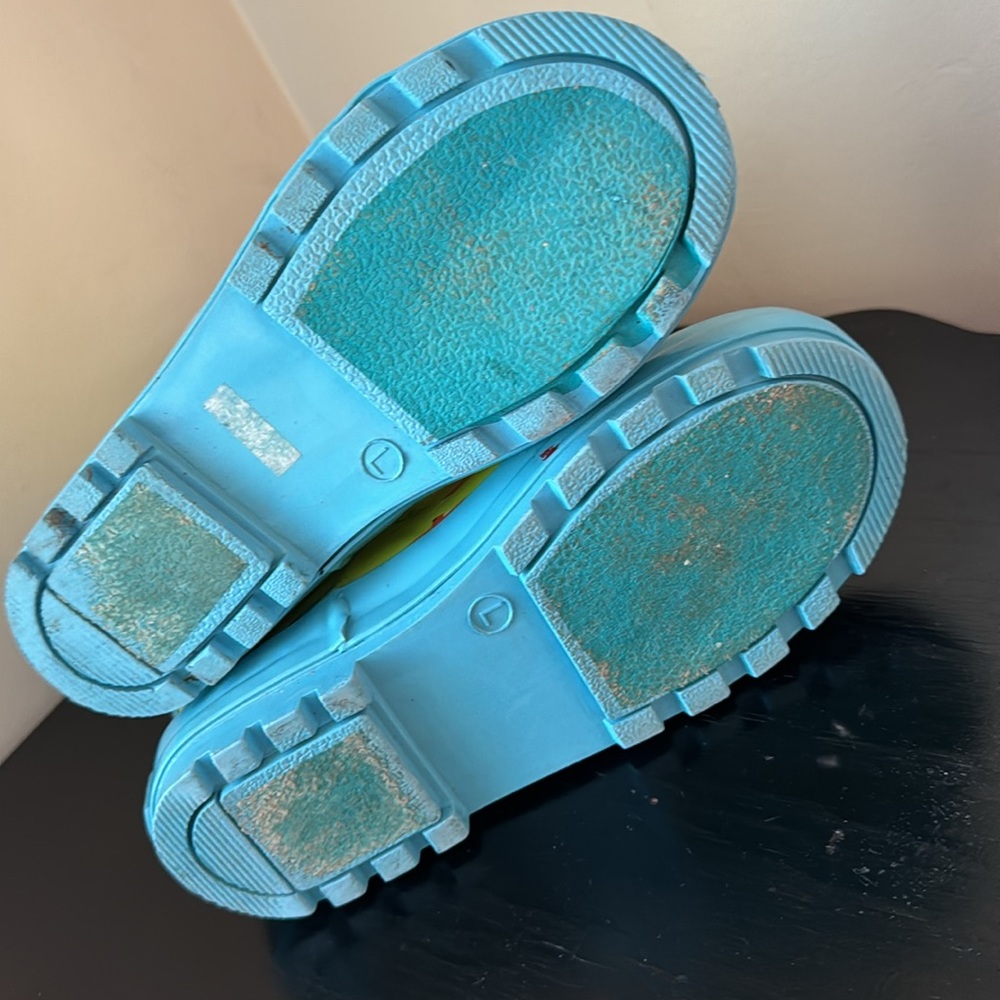Kid Modern Made Kids Rain Boots. Kids Size Large - Picture 6 of 9